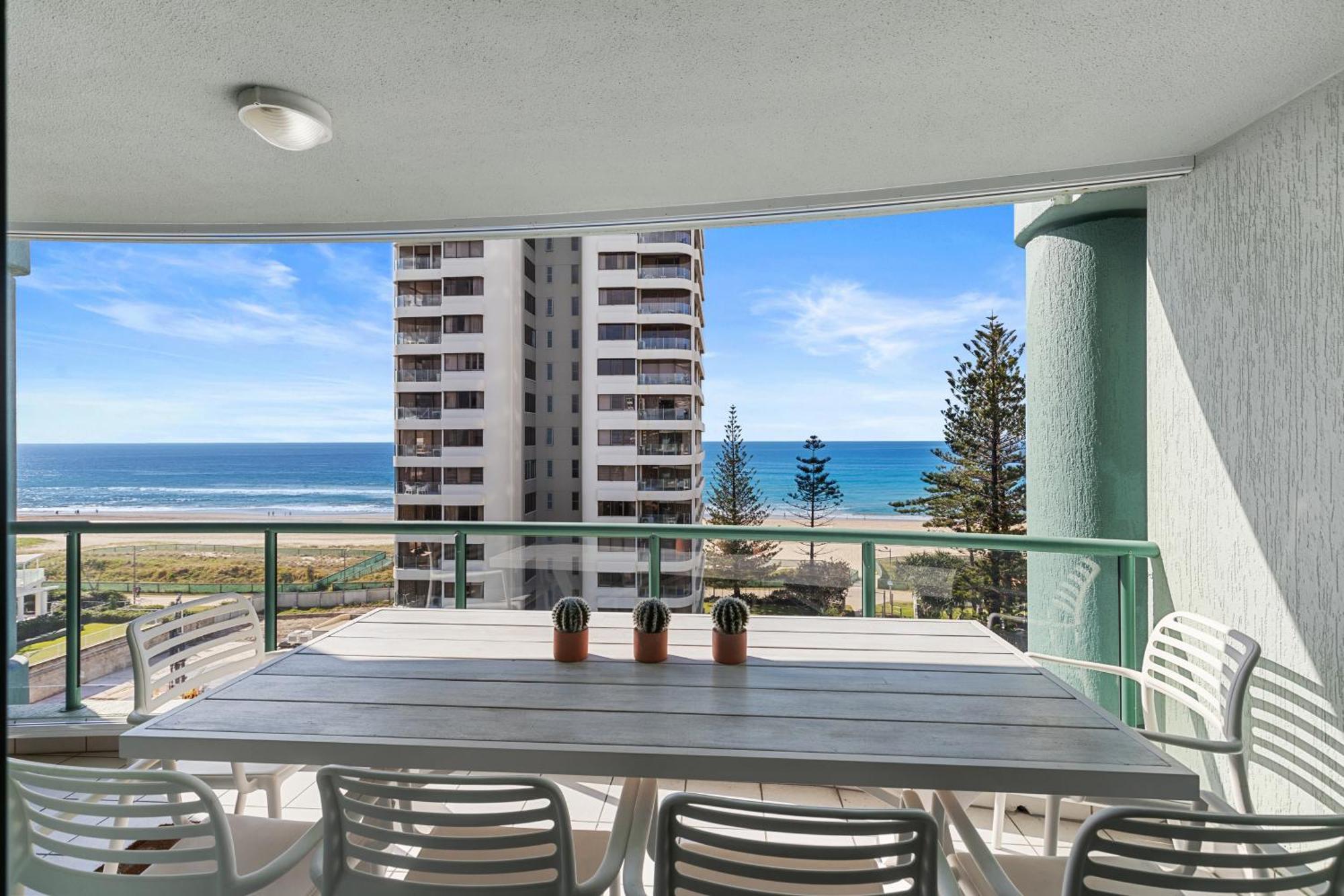 Emerald Sands Holiday Apartments Surfers Paradise Habitación foto