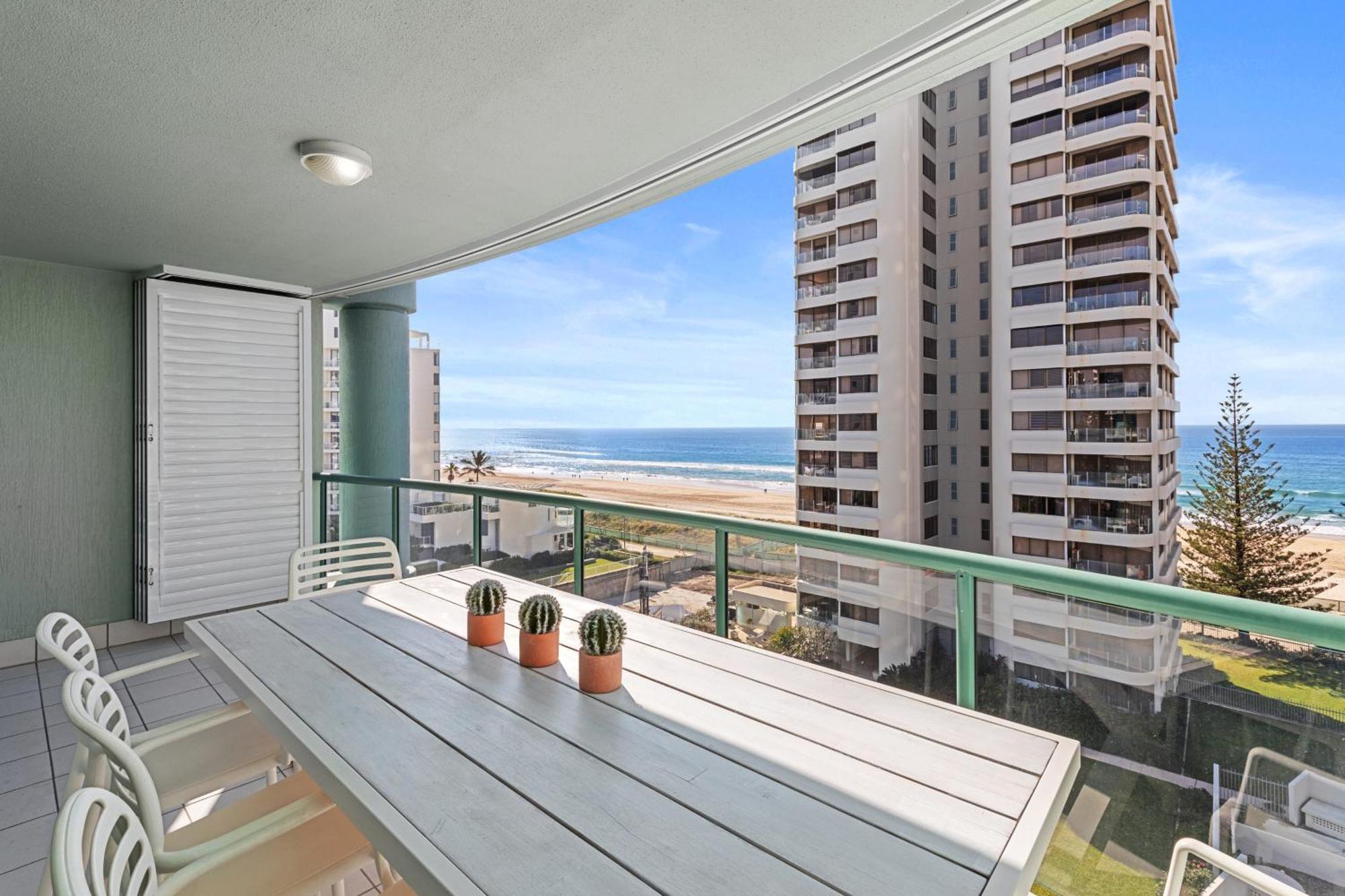 Emerald Sands Holiday Apartments Surfers Paradise Habitación foto